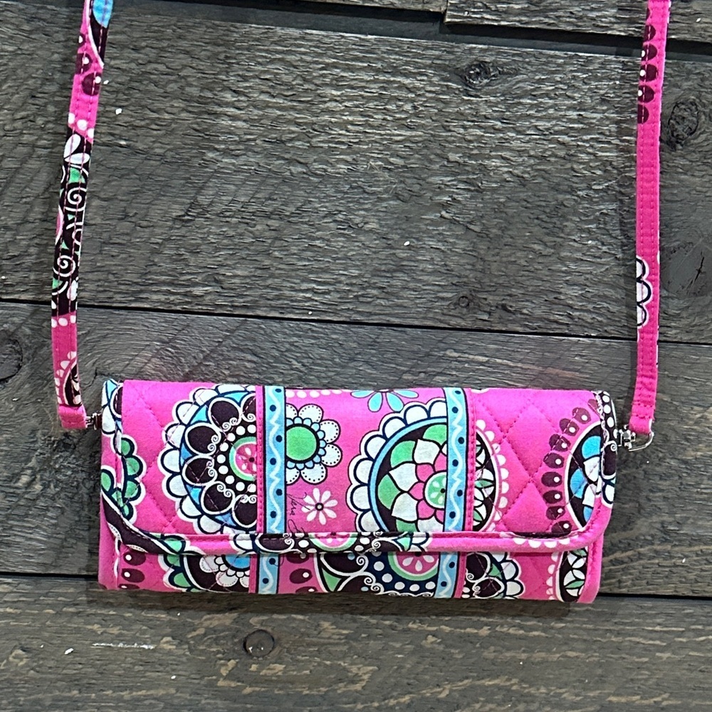 Vera Bradley Cupcakes Pink Crossbody Wallet Bag Magnetic Close Tri Fold  NWOT